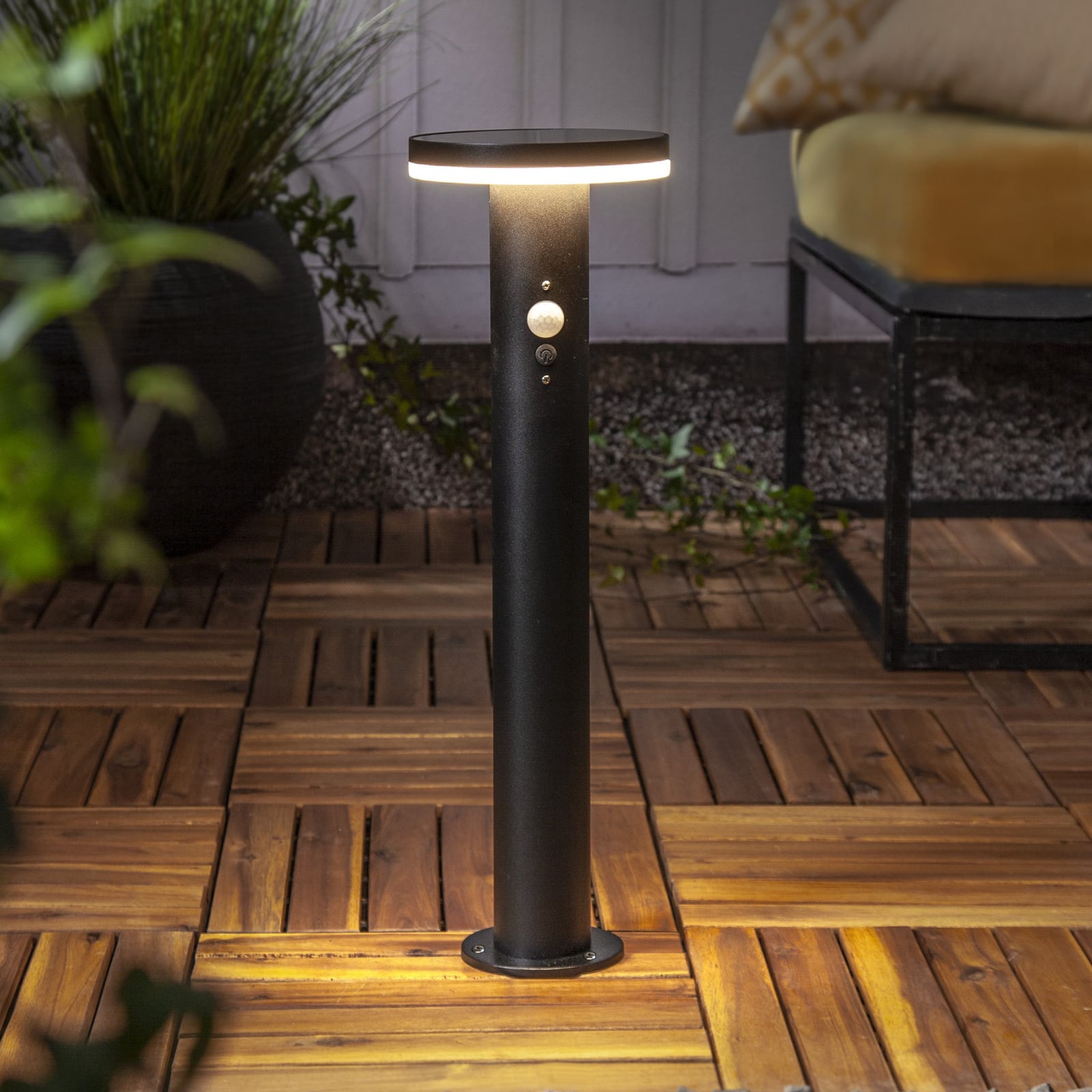 LED solcelle stolpelampe Valletta med bevegelsessensor svart forfra