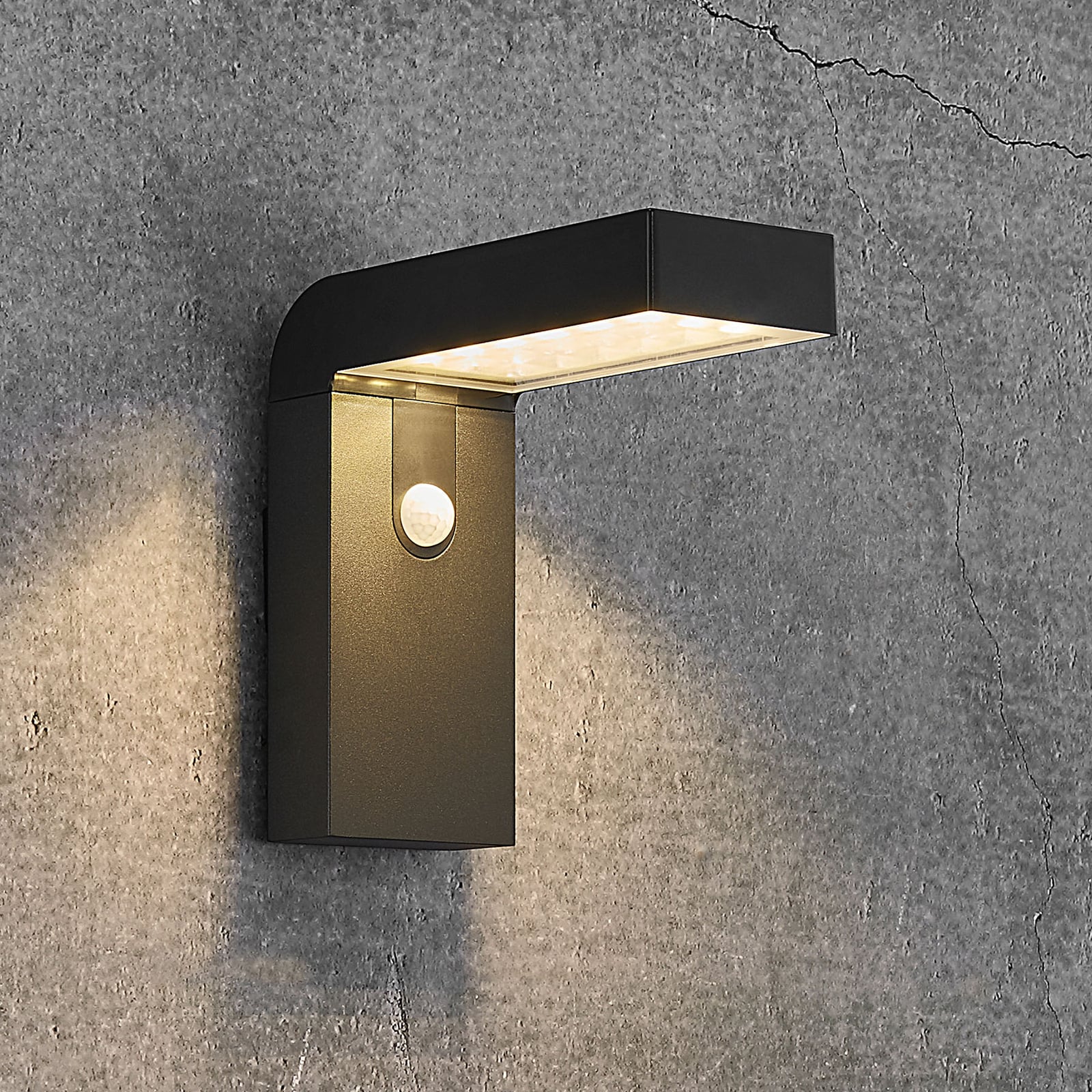 LED solcelle utevegglampe Alya med bevegelsessensor svart front