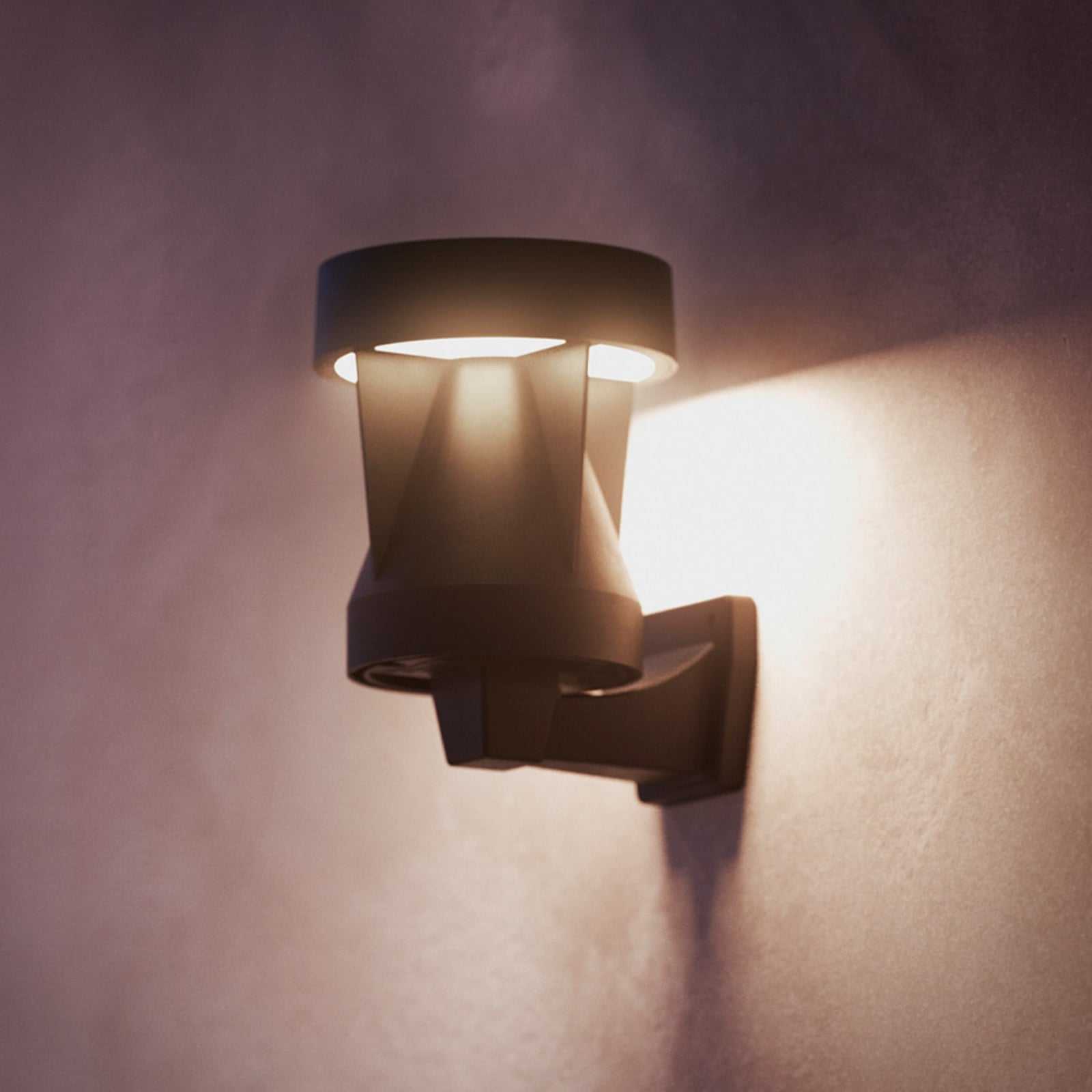LED solcelle utevegglampe Avery svart IP44 1,8W varmhvit foran