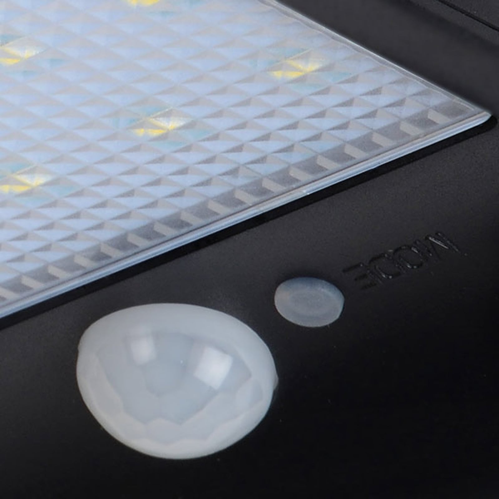 LED solcelle utevegglampe Basic med bevegelsessensor svart IP44 montert på vegg