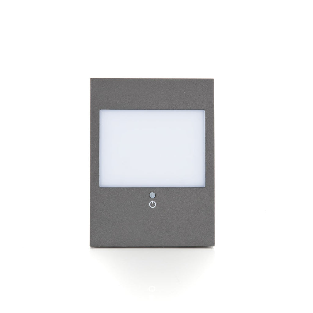 Detalj av LED solcelle utevegglampe med bevegelsessensor aluminium antrasitt IP54