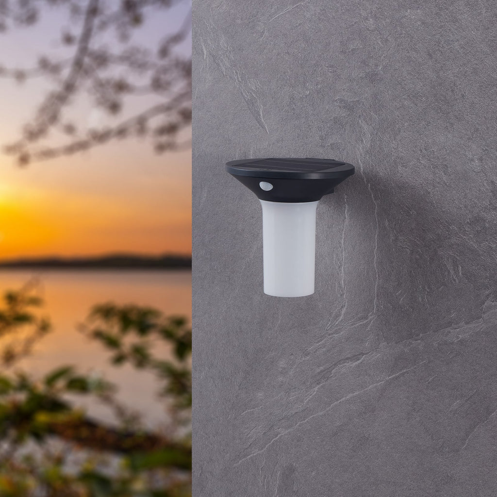 Montert LED solcelle utevegglampe Corbezzola med bevegelsessensor på vegg