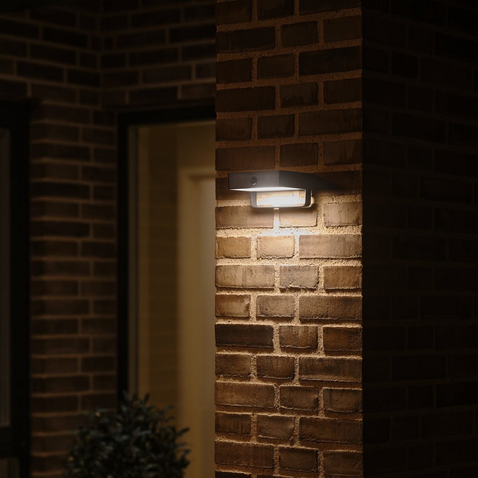 LED solcelle utevegglampe Saulio svart aluminium med sensor IP44 bakside