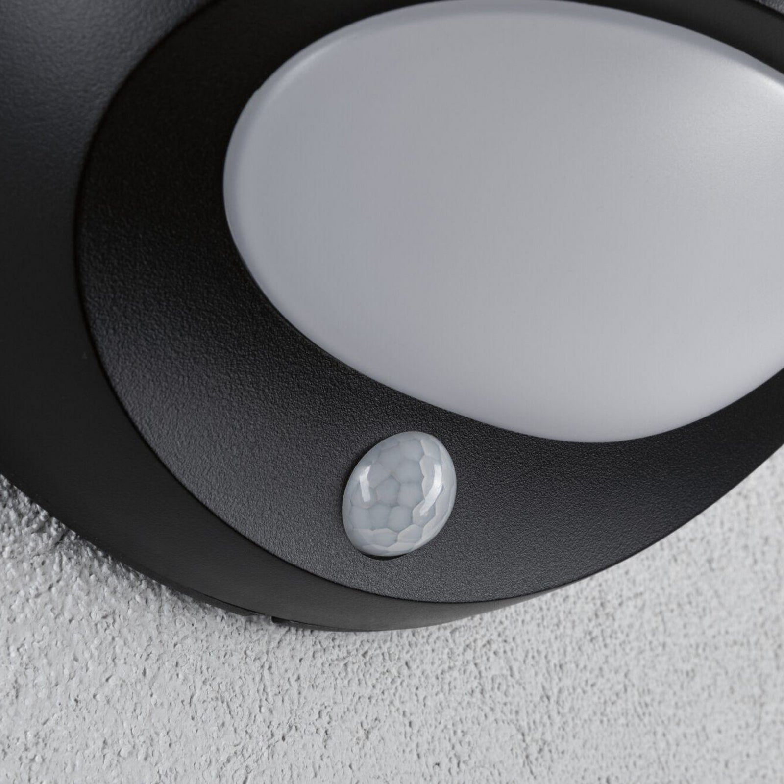 Montert LED solcelle utevegglampe Sorova ved inngang