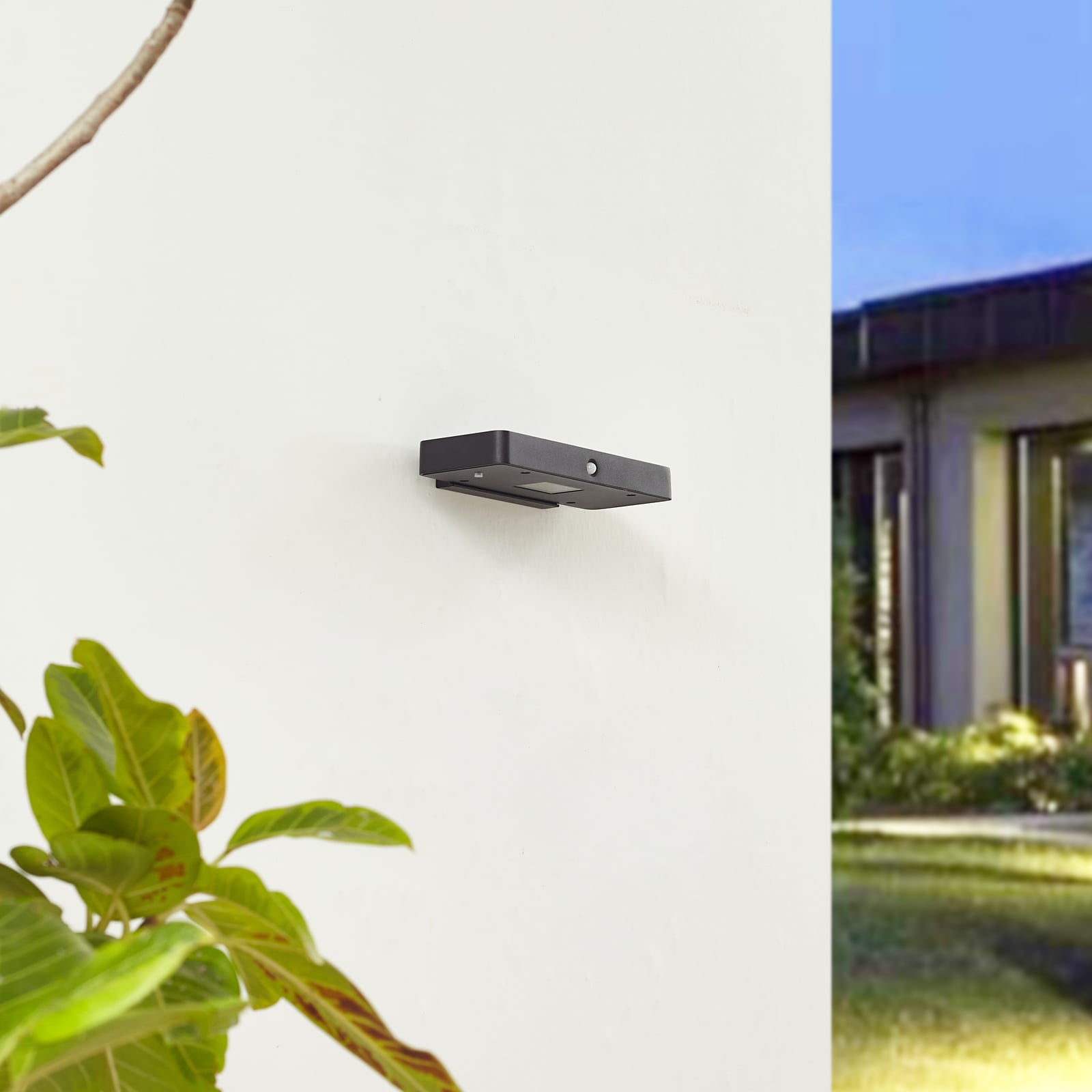 LED solcelle utevegglampe Tavon med sensor svart dimbar IP54 detalj