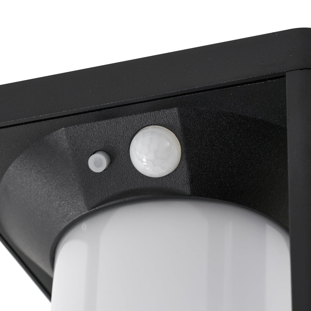 LED solcelle utevegglampe Tilena med solcellepanel sett ovenfra