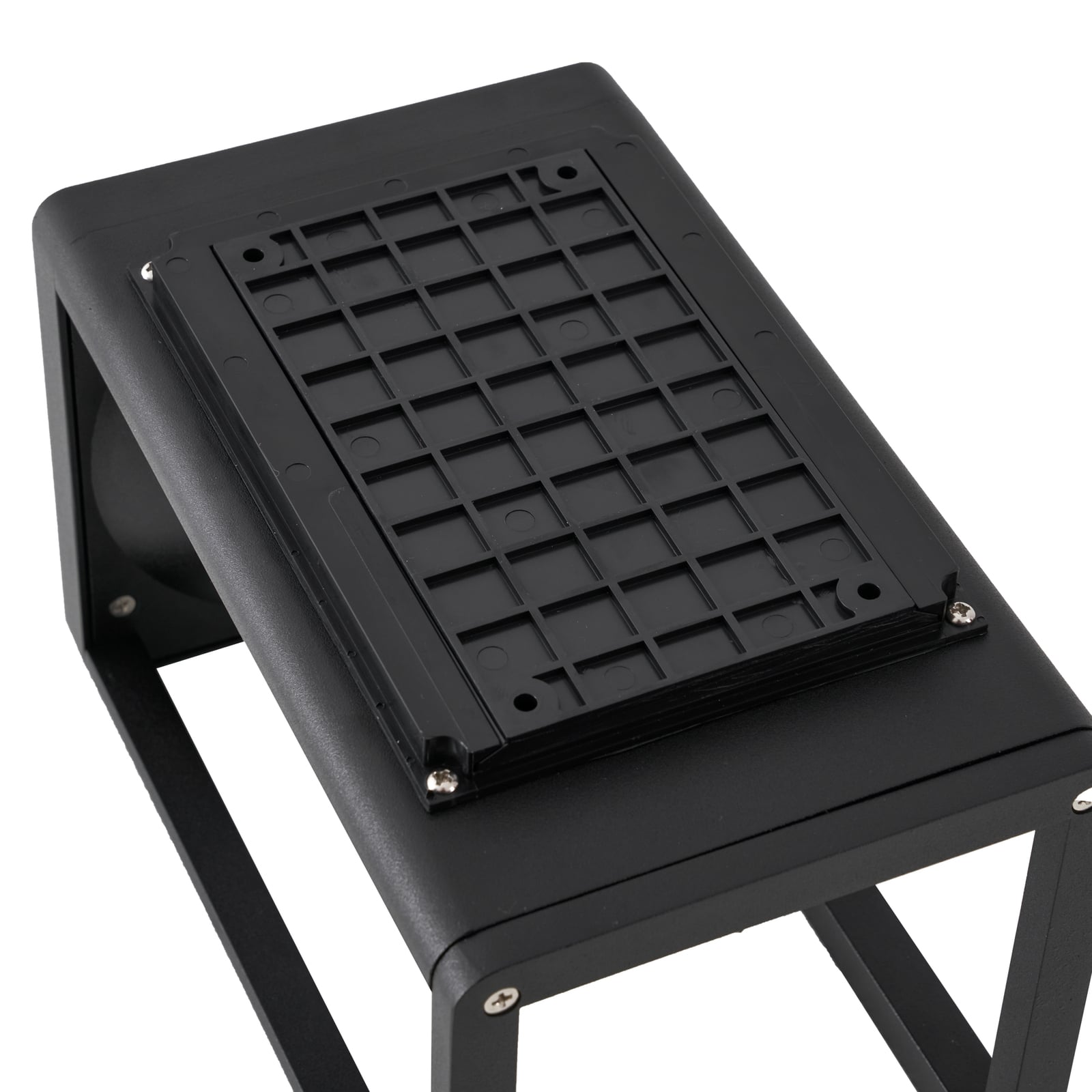 Sideprofil av LED solcelle utevegglampe Tilena i svart aluminium