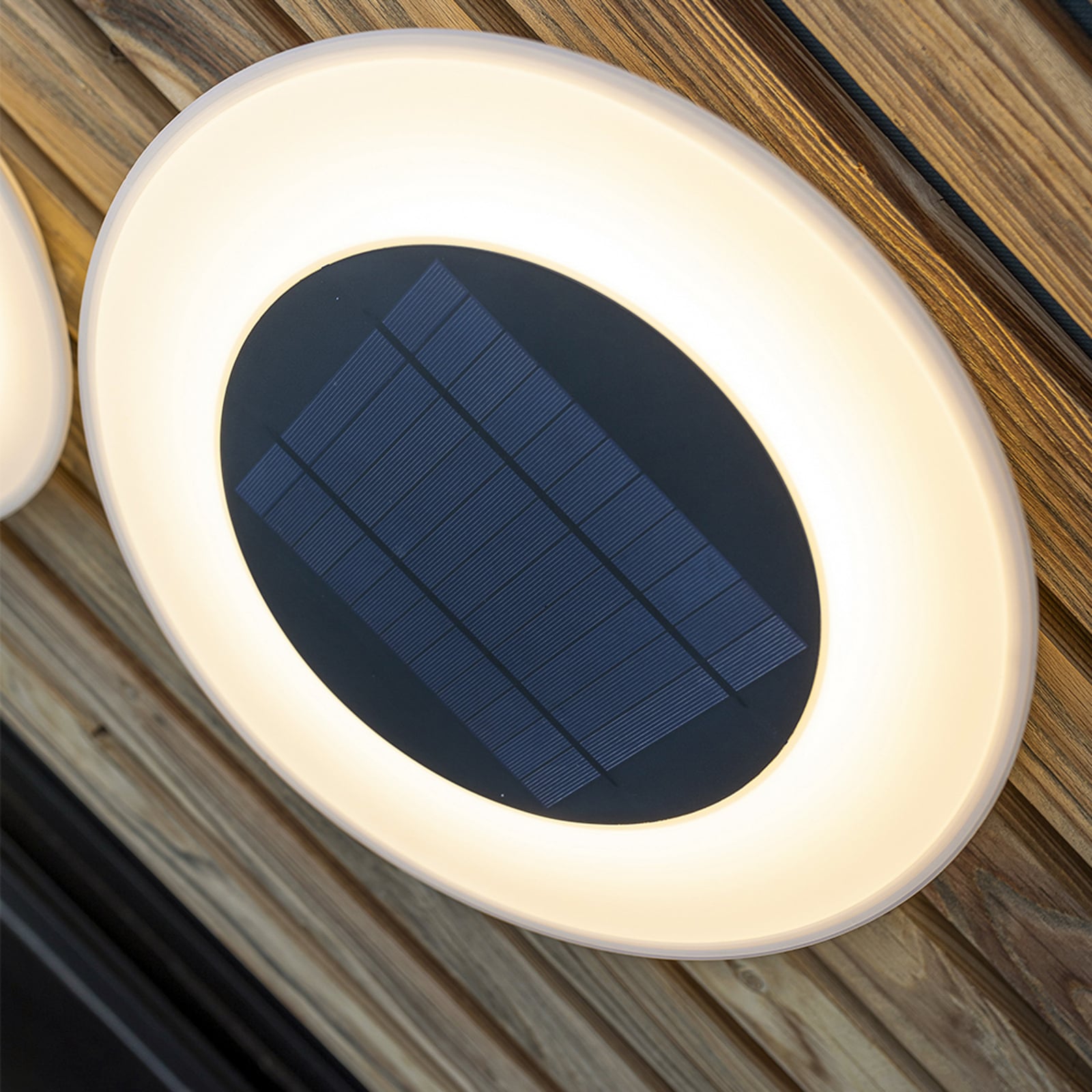 LED solcelle utevegglampe Wally rund detalj av solarmodul