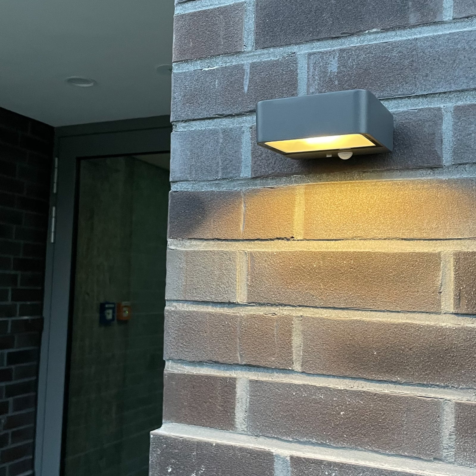 LED solcelle utevegglampe Wandia nærbilde sensor