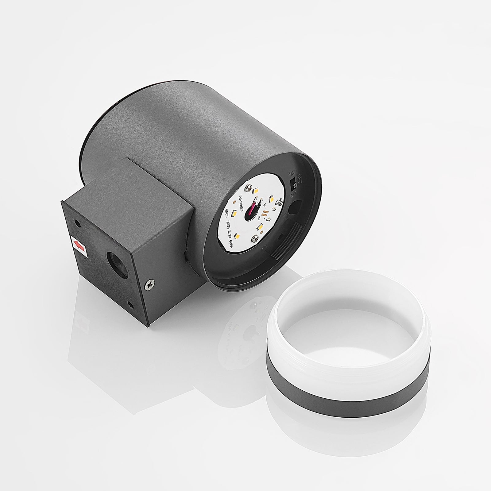 LED solcelle vegglampe Bentlas antrasitt installasjon