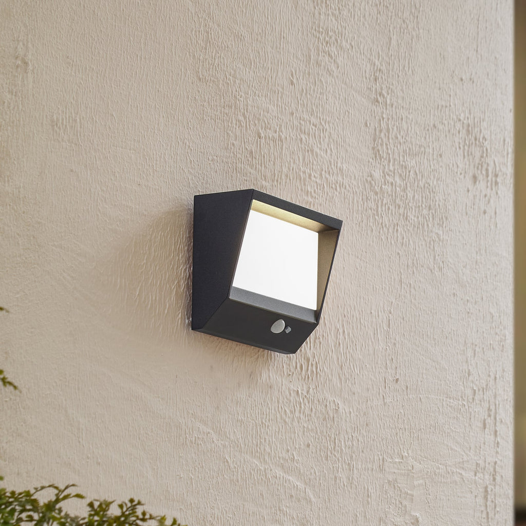 LED solcelle vegglampe Dava med bevegelsessensor forside