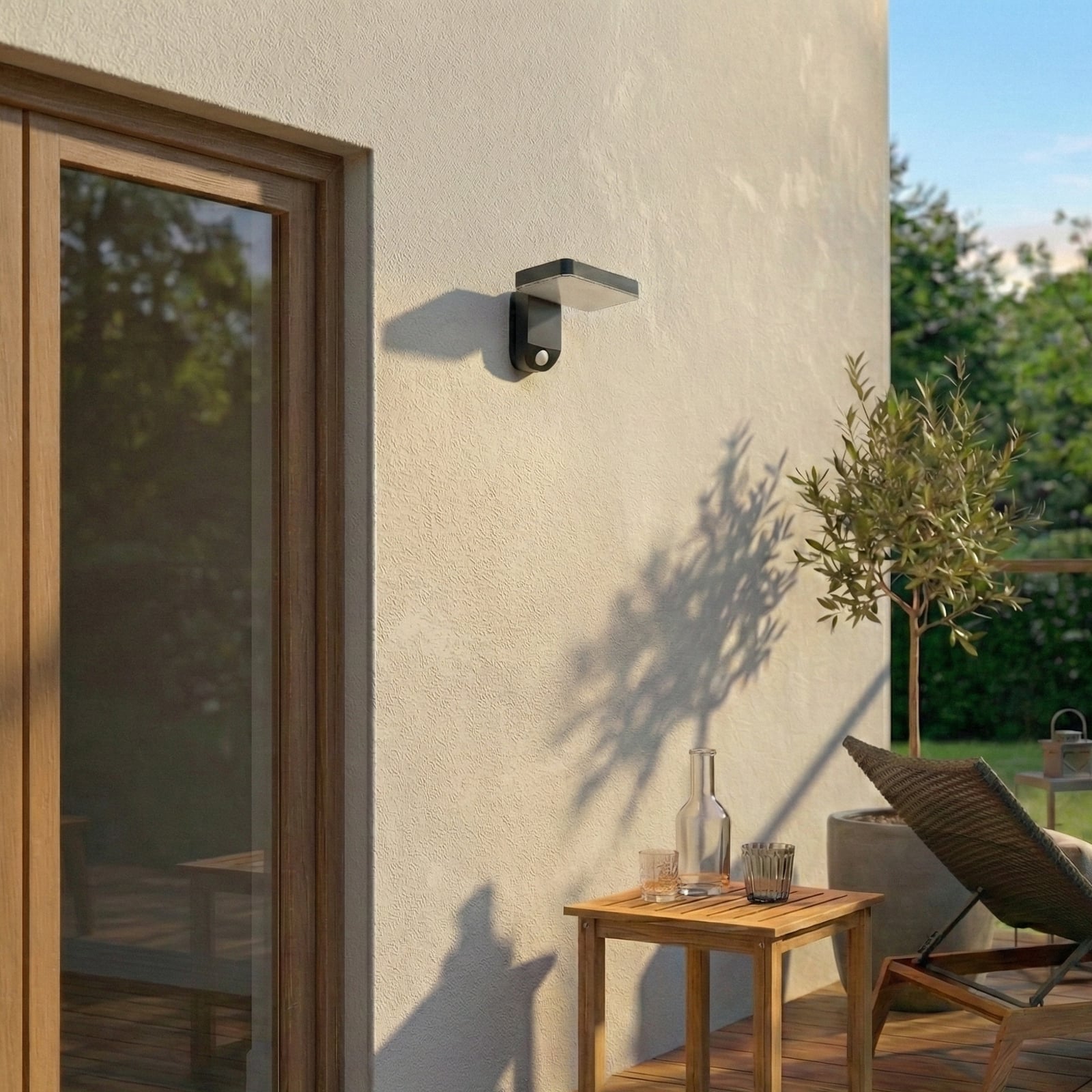 Montert LED solcelle-vegglampe Tarlson med bevegelsessensor antrasitt IP44