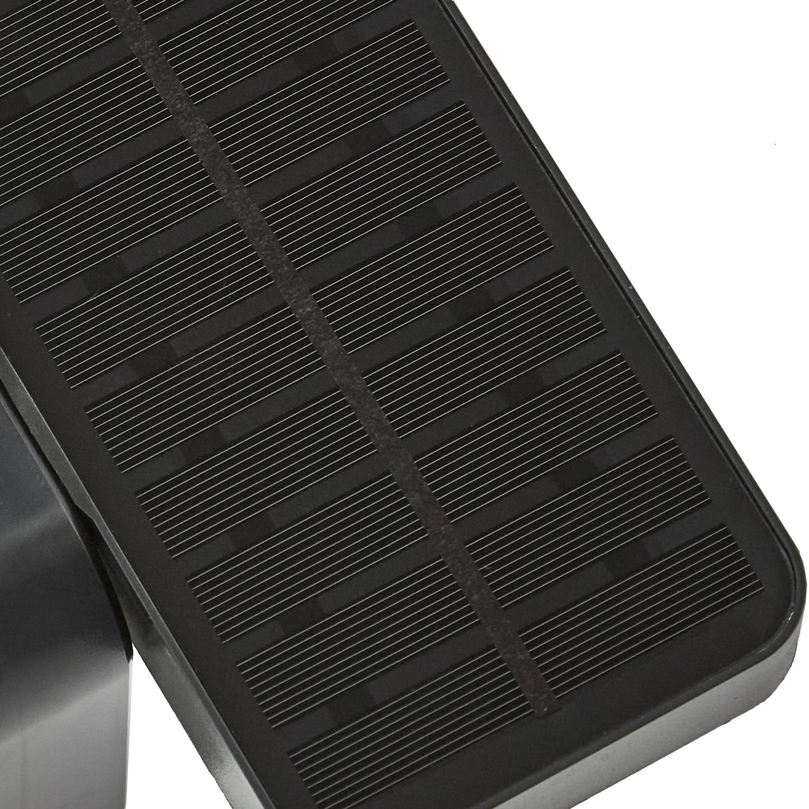 LED solcelle-vegglampe Tarlson med bevegelsessensor antrasitt IP44 i bruk