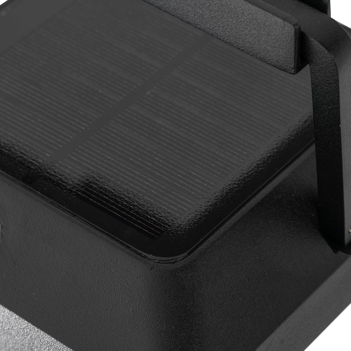 LED solcelle-vegglampe Tilena kantet dimbar svart IP54 USB-C lading