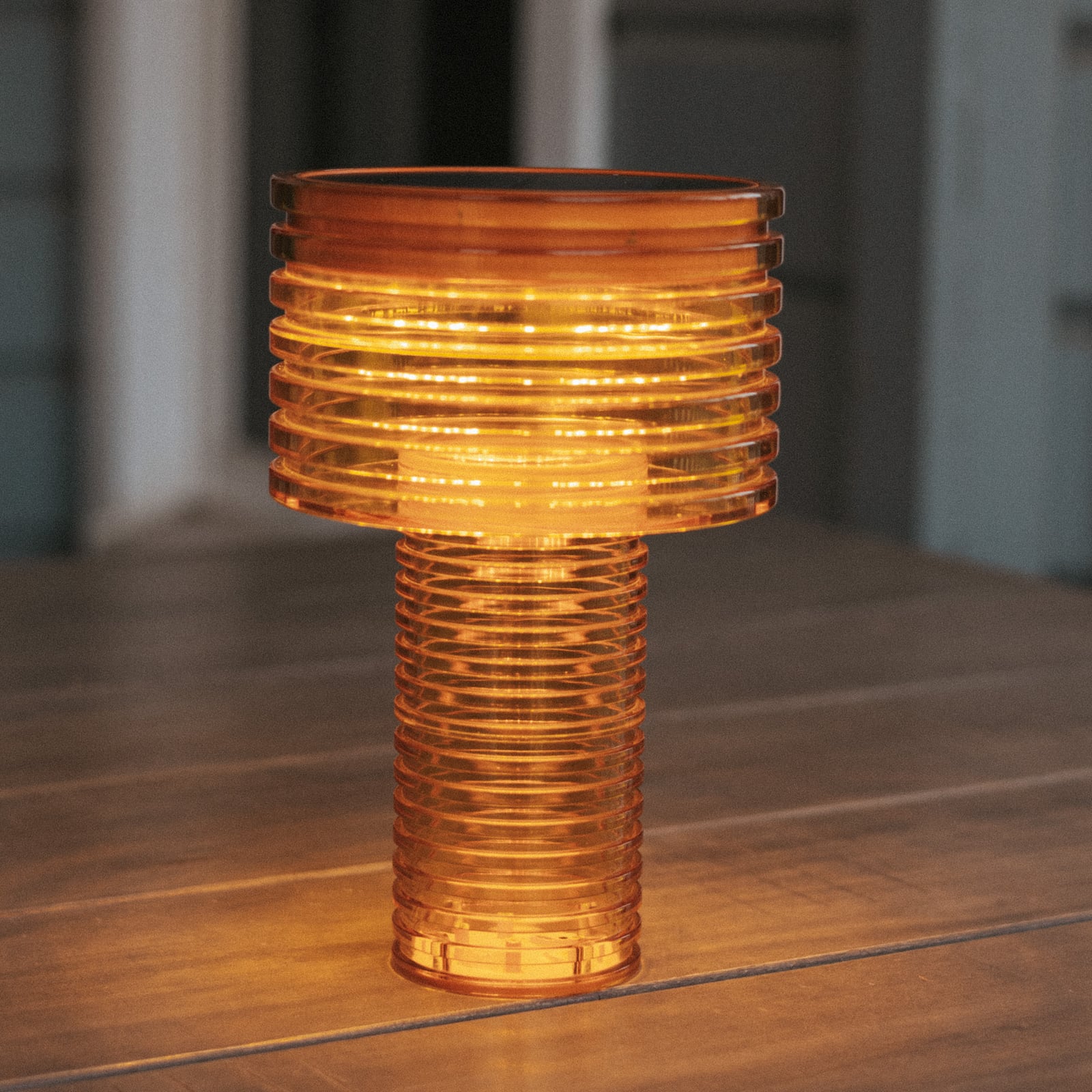 LED solcellebordlampe Ambar dimbar oransje forside