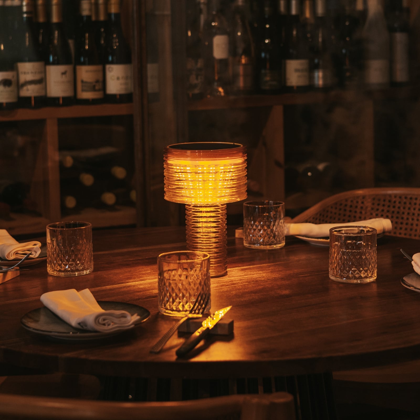 LED solcellebordlampe Ambar dimbar oransje detalj