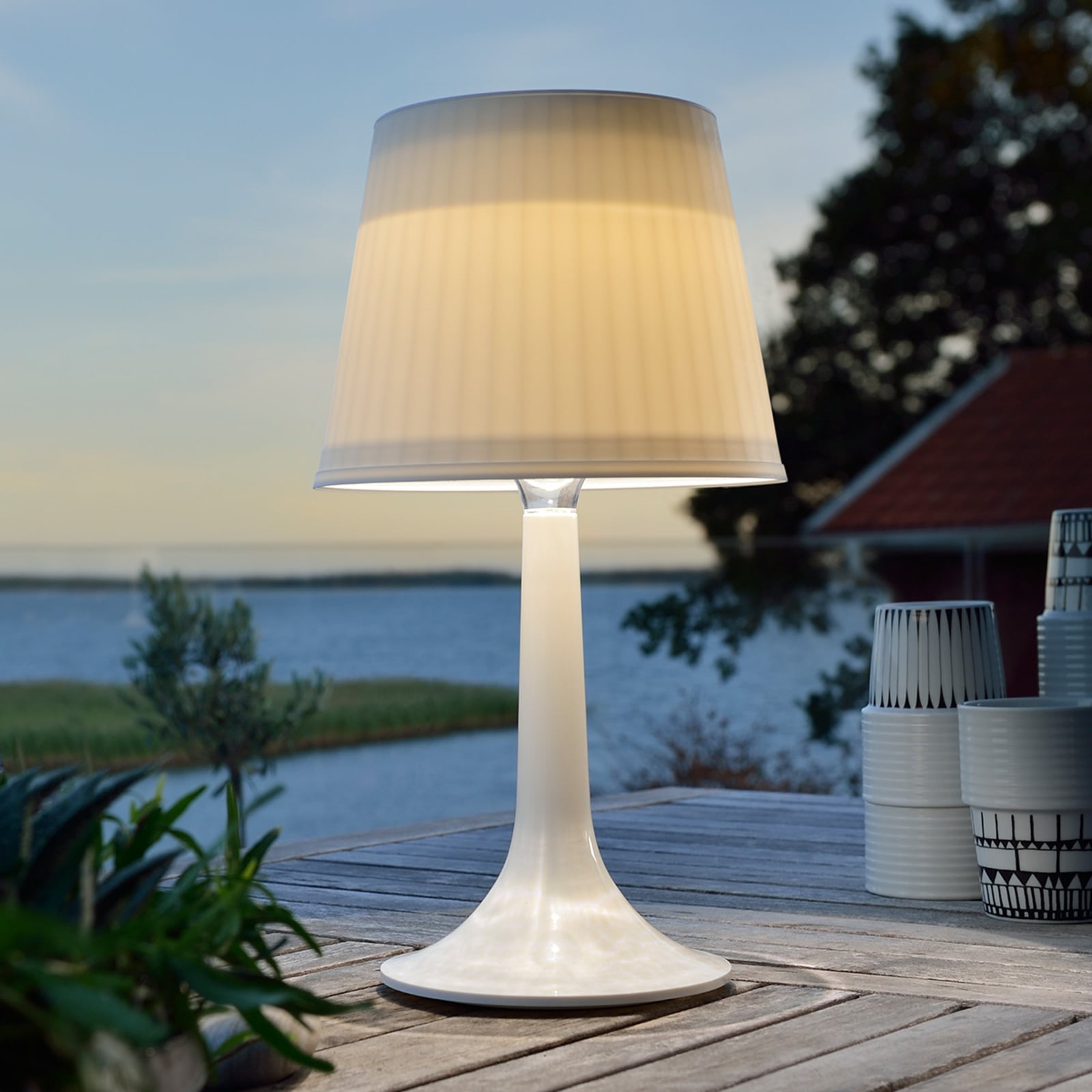 LED solcellebordlampe Assisi Sitra hvit forfra