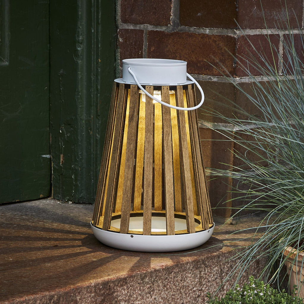 LED solcellebordlampe Catania bjørketre Ø19 cm IP44 bakside