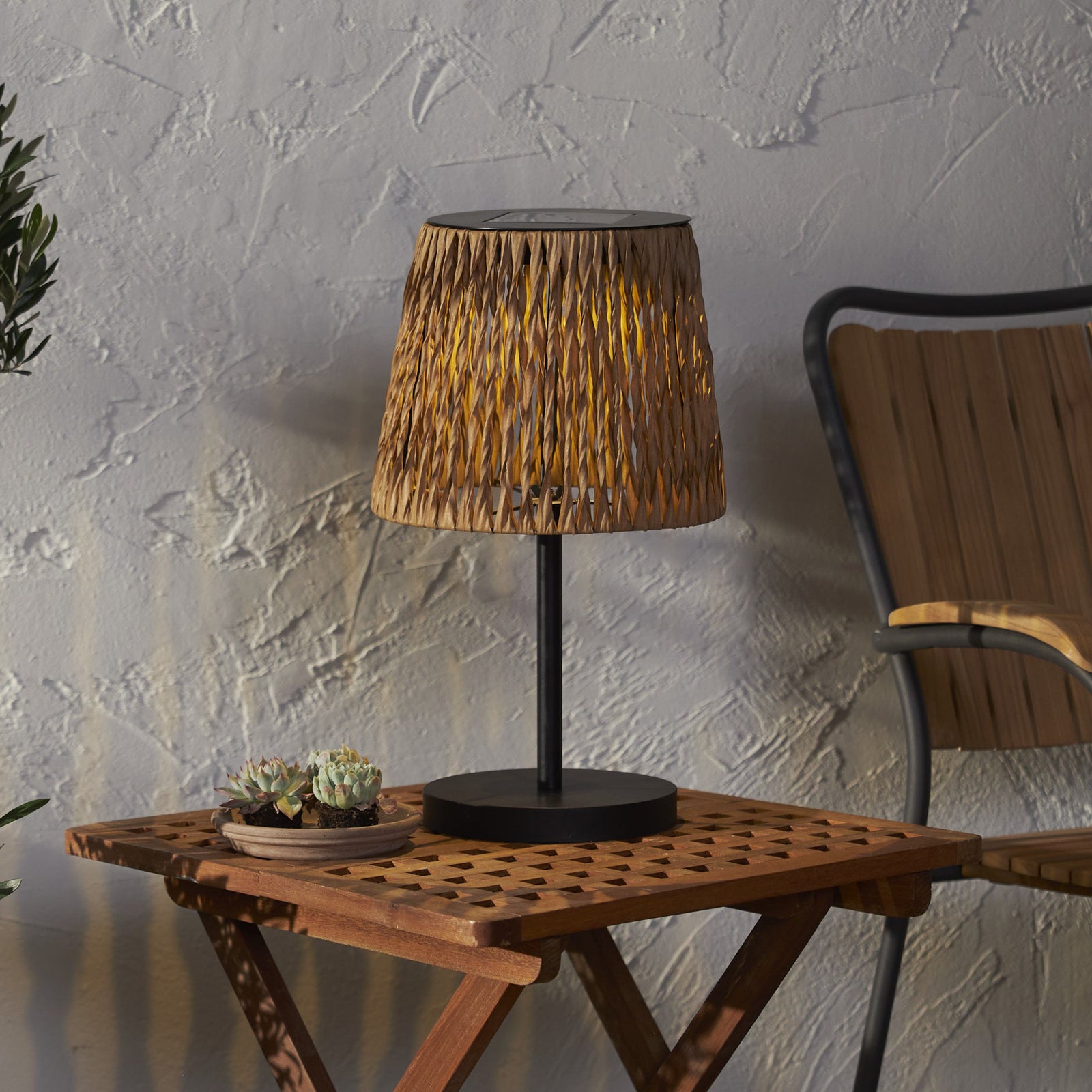 Detaljbilde av LED solcellebordlampe Cesta rattanlook brun/svart