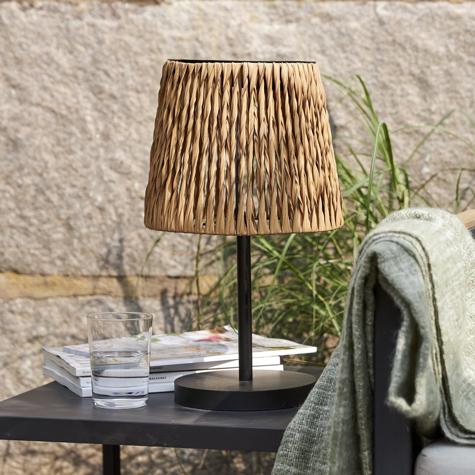 LED solcellebordlampe Cesta rattanlook brun/svart forfra