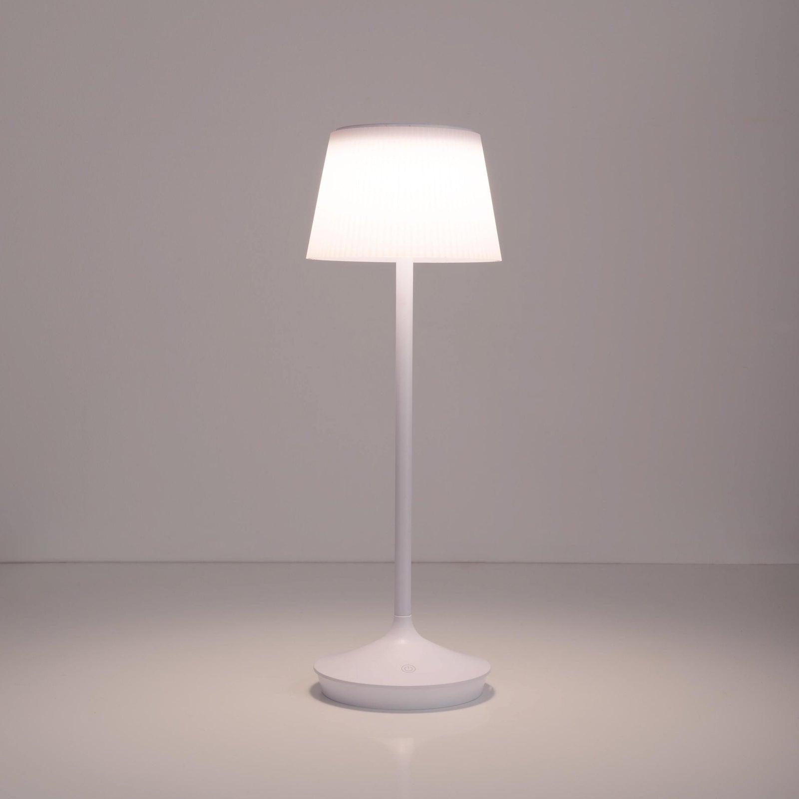 LED solcellebordlampe Emmi CCT dimbar hvit IP44 nærbilde LED-lys