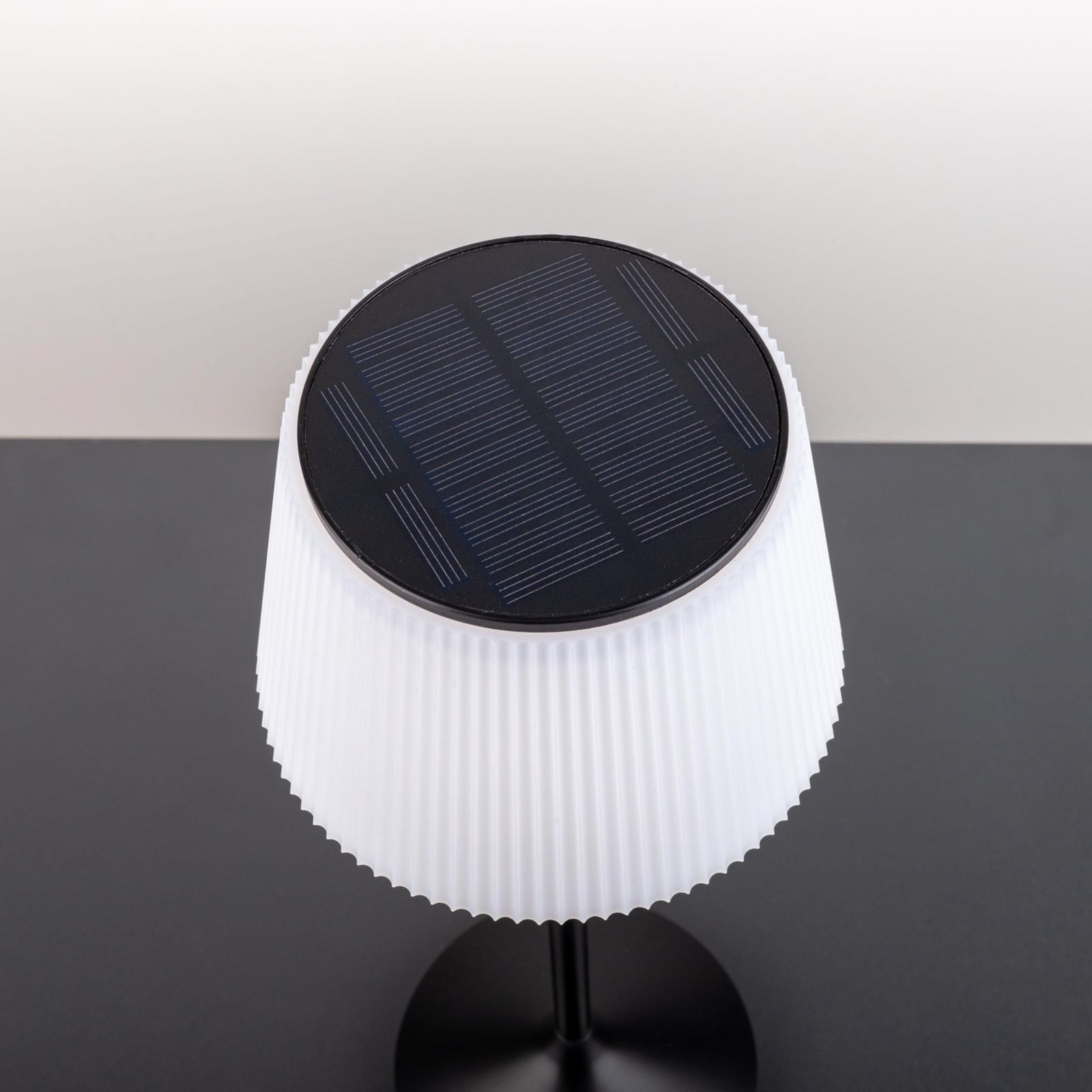 LED solcellebordlampe Emmi CCT dimbar svart 38 cm tent i mørket