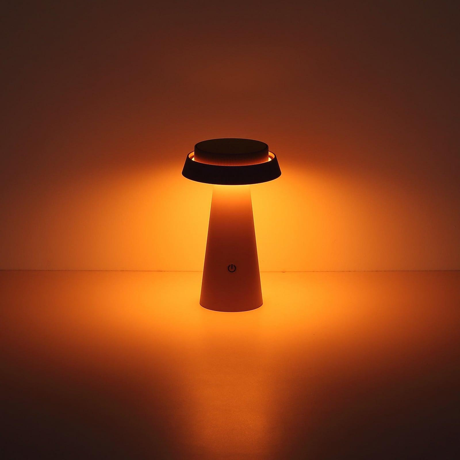 LED solcellebordlampe lilla plast dimbar CCT Ø14 cm IP54 - Globo nærbilde av lampe