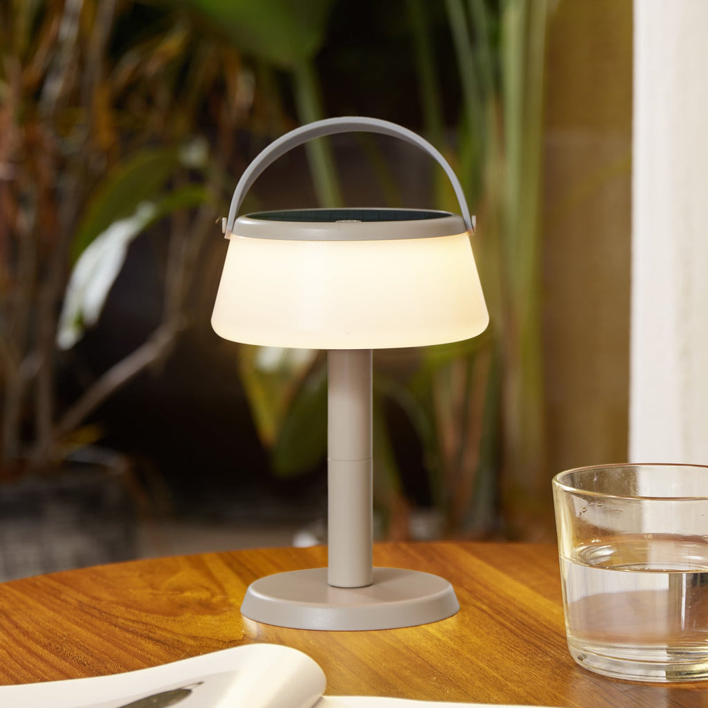 LED solcellebordlampe Mikkel beige dimbar IP44 forfra