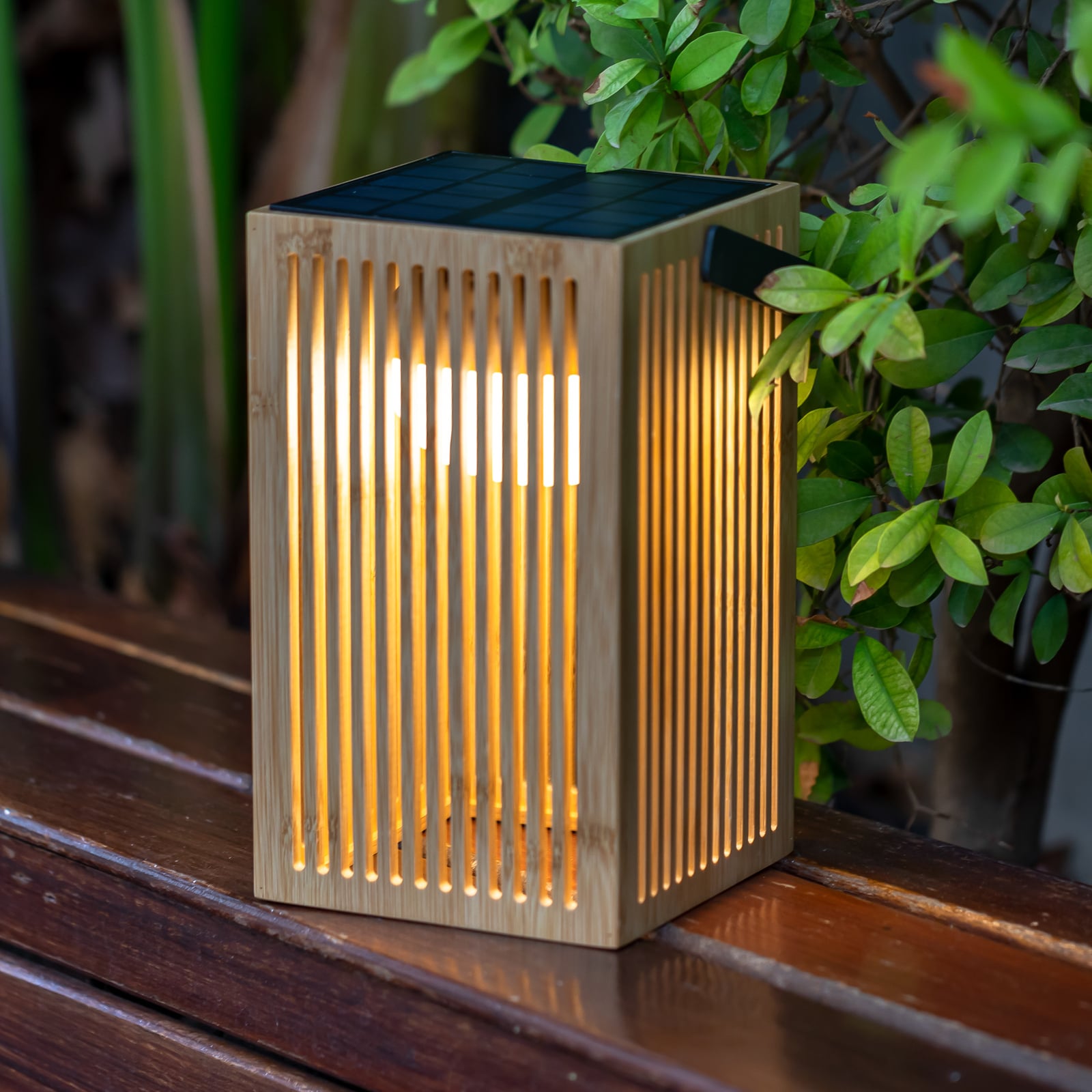 LED solcellebordlampe Okinawa bambus dimbar IP54 forfra