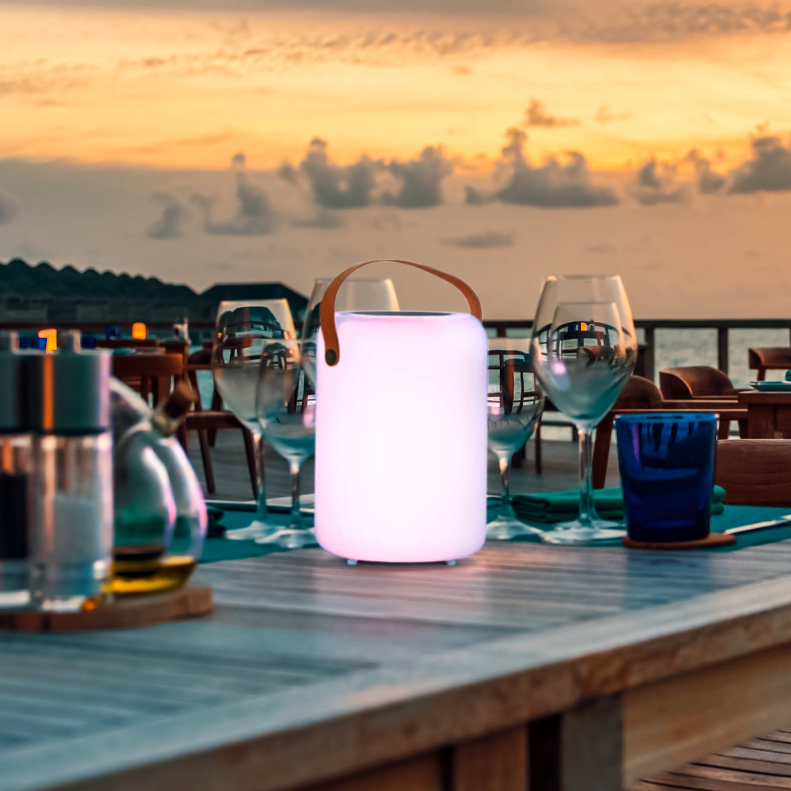 LED solcellebordlampe Orno varmhvit og RGB dimbar IP44 forfra