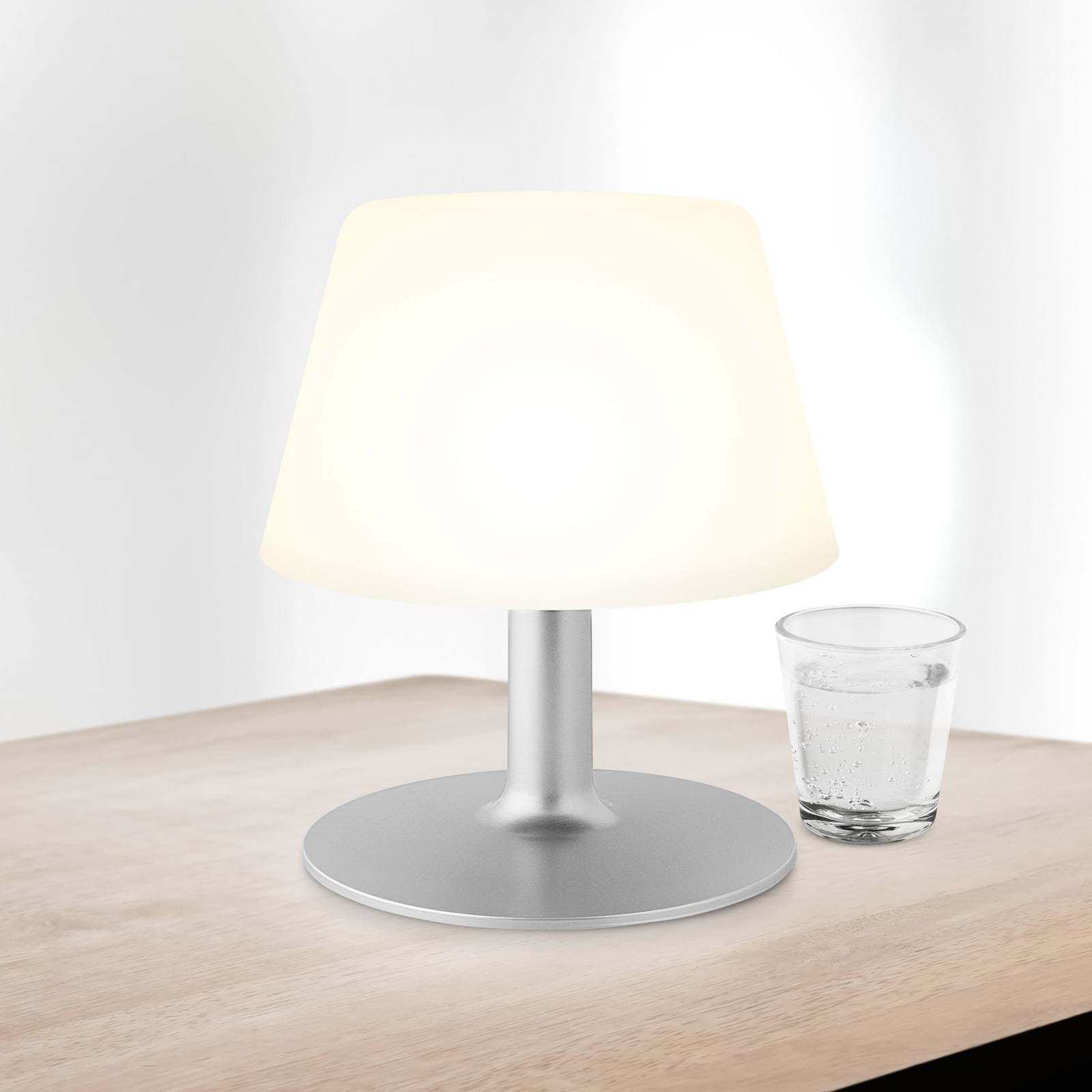 LED solcellebordlampe SunLight dimbar IP65 Ø21 cm bakside