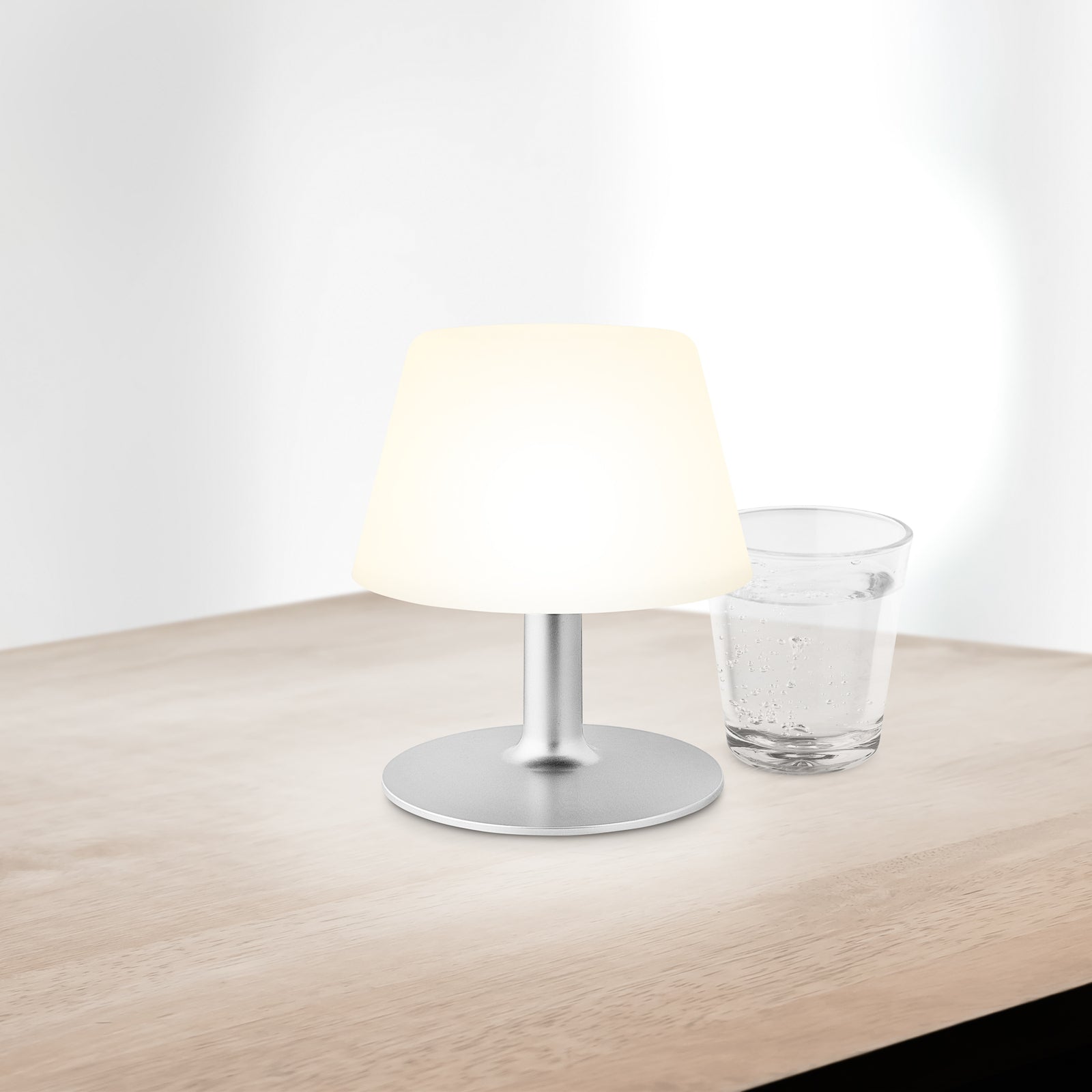 Detalj av LED solcellebordlampe SunLight opal
