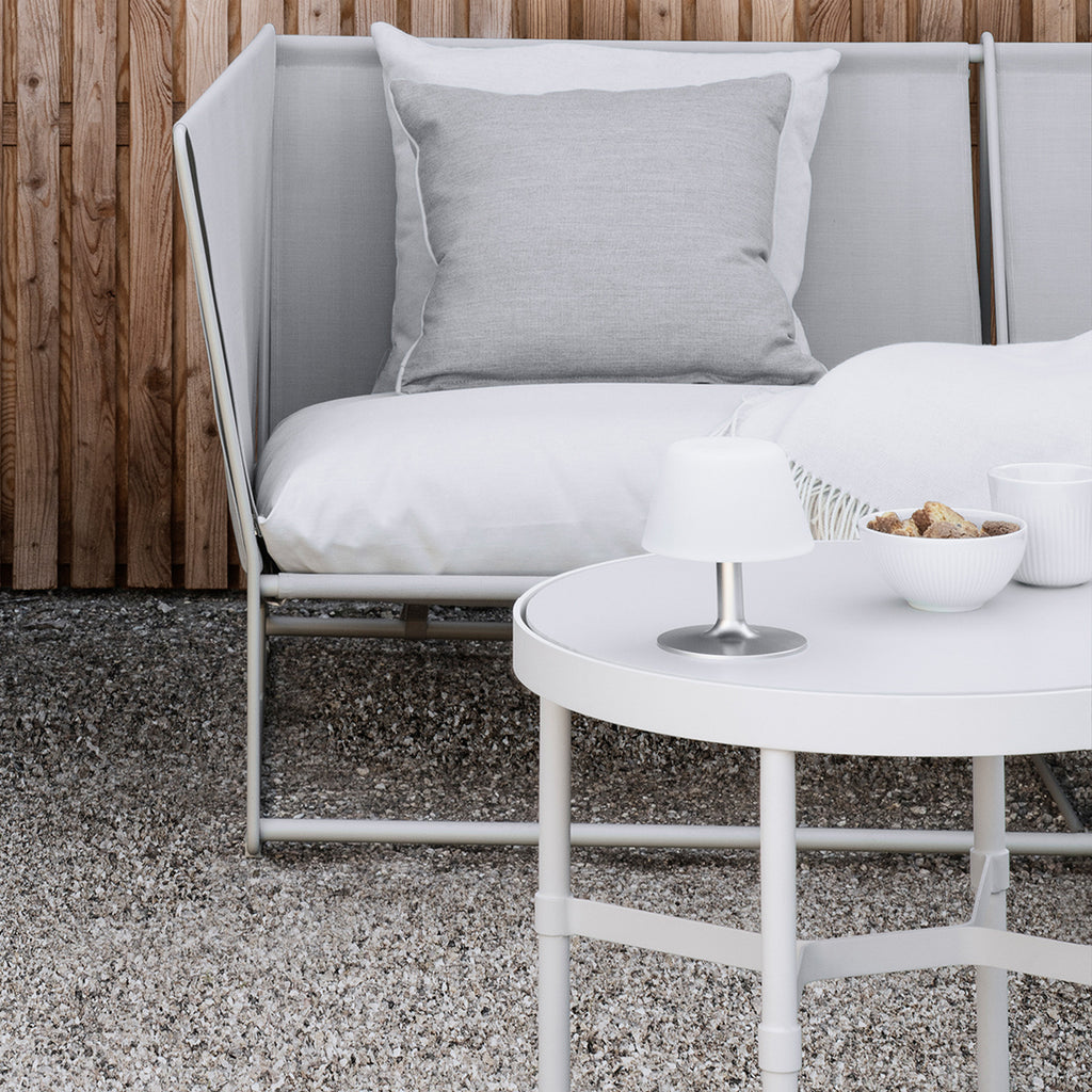 LED solcellebordlampe SunLight opal montert utendørs