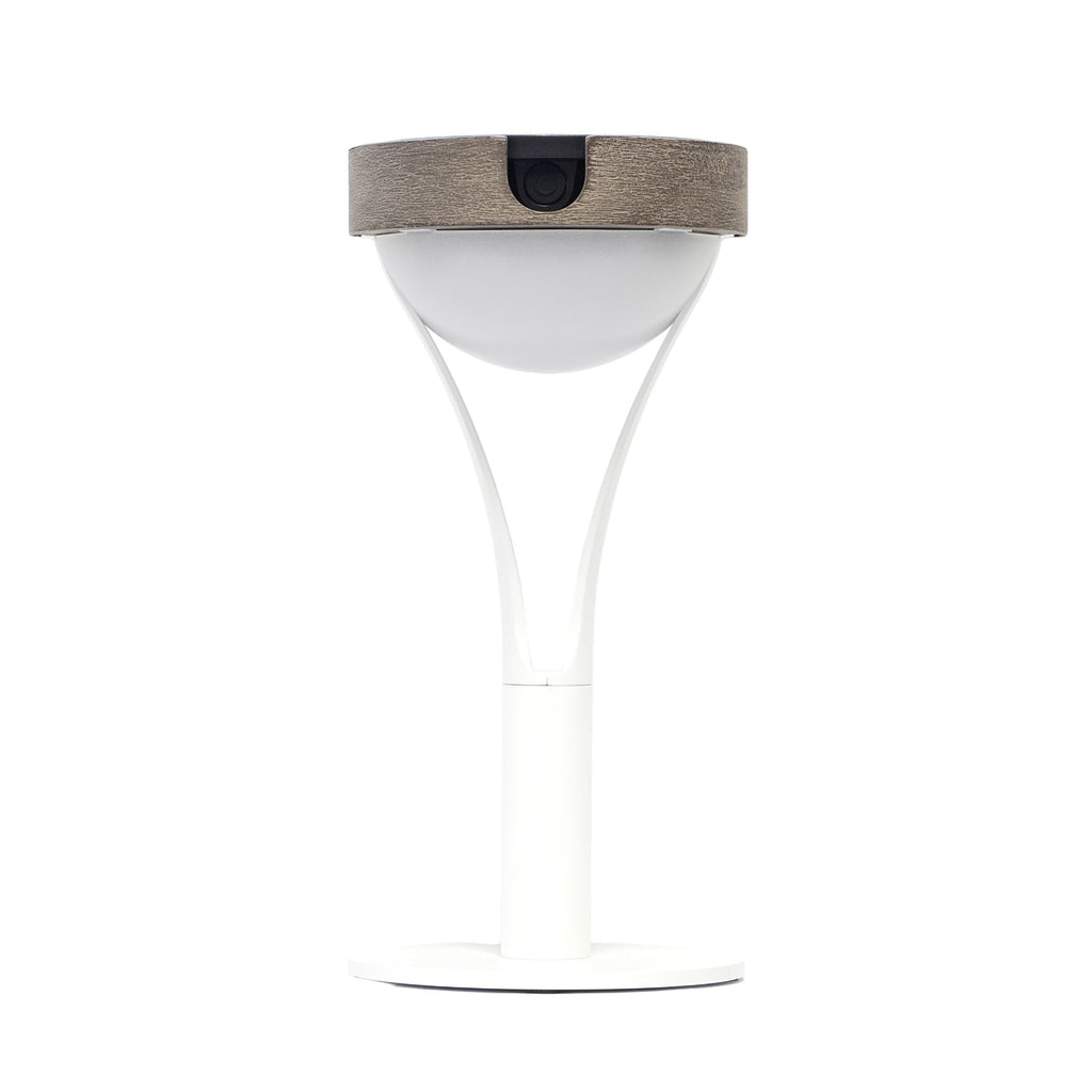 USB-C port på LED solcellebordlampe Tyble hvit/teak Ø12,5 cm IP66