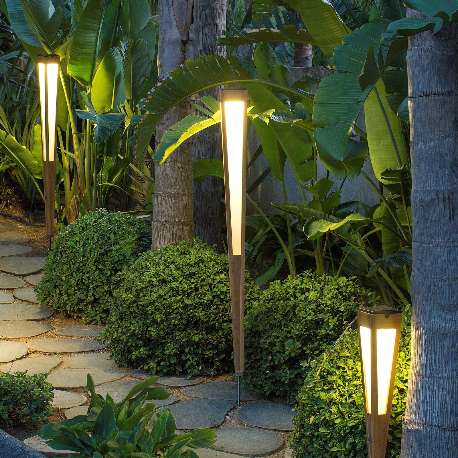 LED solcellefakkel Tecka teak dimbar 120 cm bakside