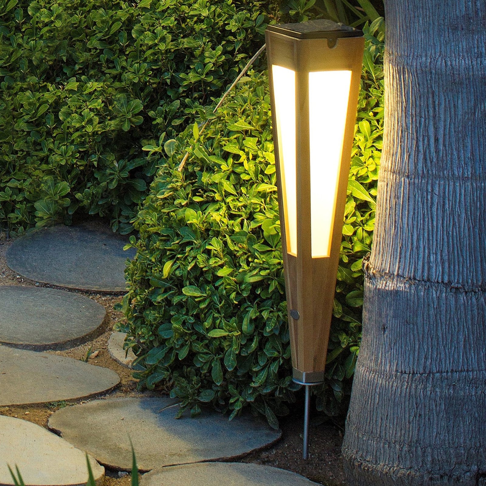 LED solcellefakkel Tecka teak dimbar 52 cm forfra