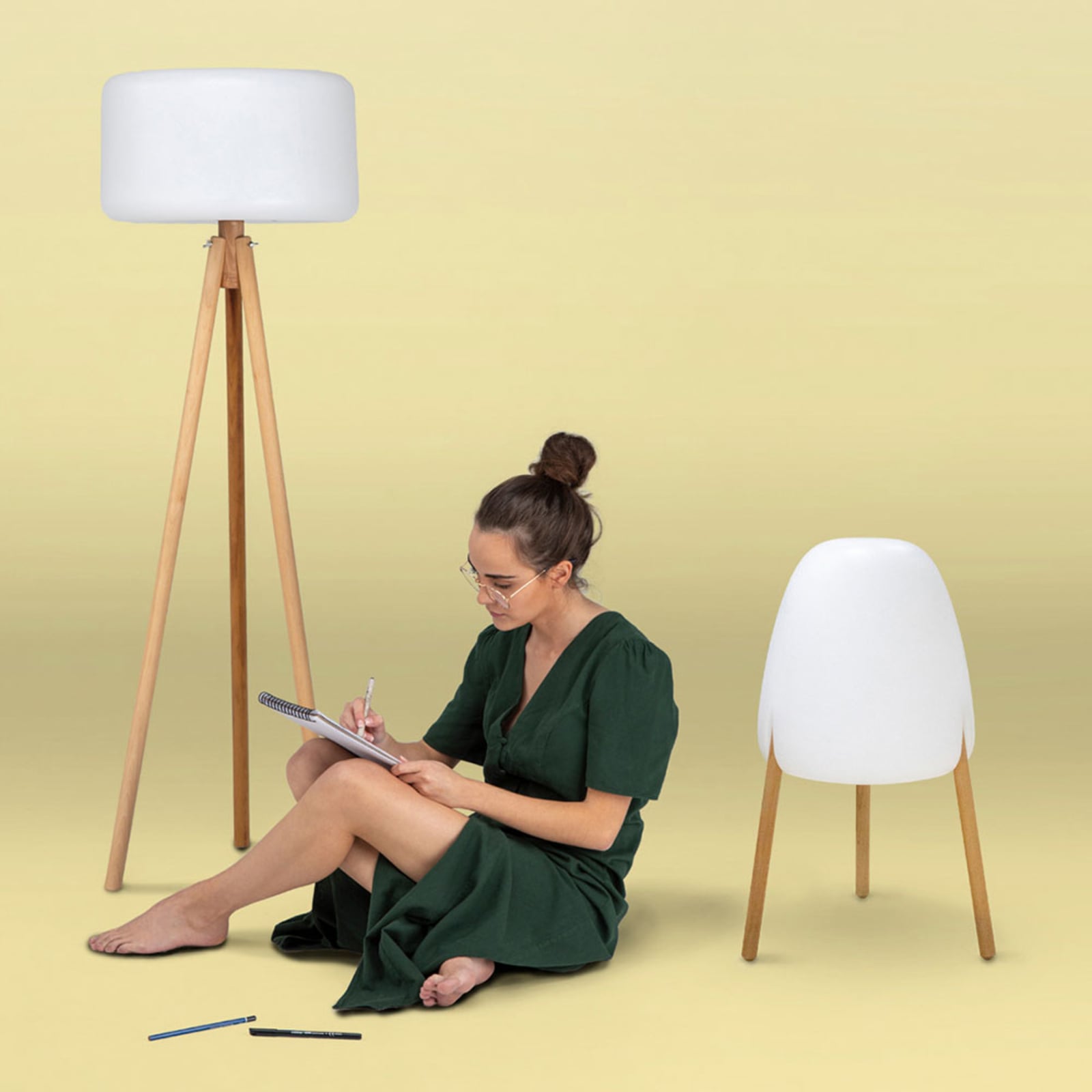 LED solcellegulvlampe Chloe tre/hvit RGB IP65 H140 cm bakside