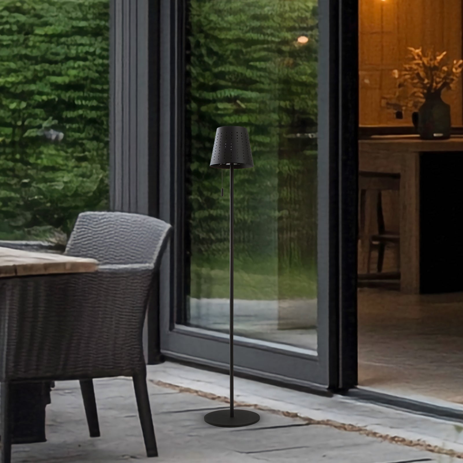 Detalj av LED solcellegulvlampe Hilario svart dimbar IP44
