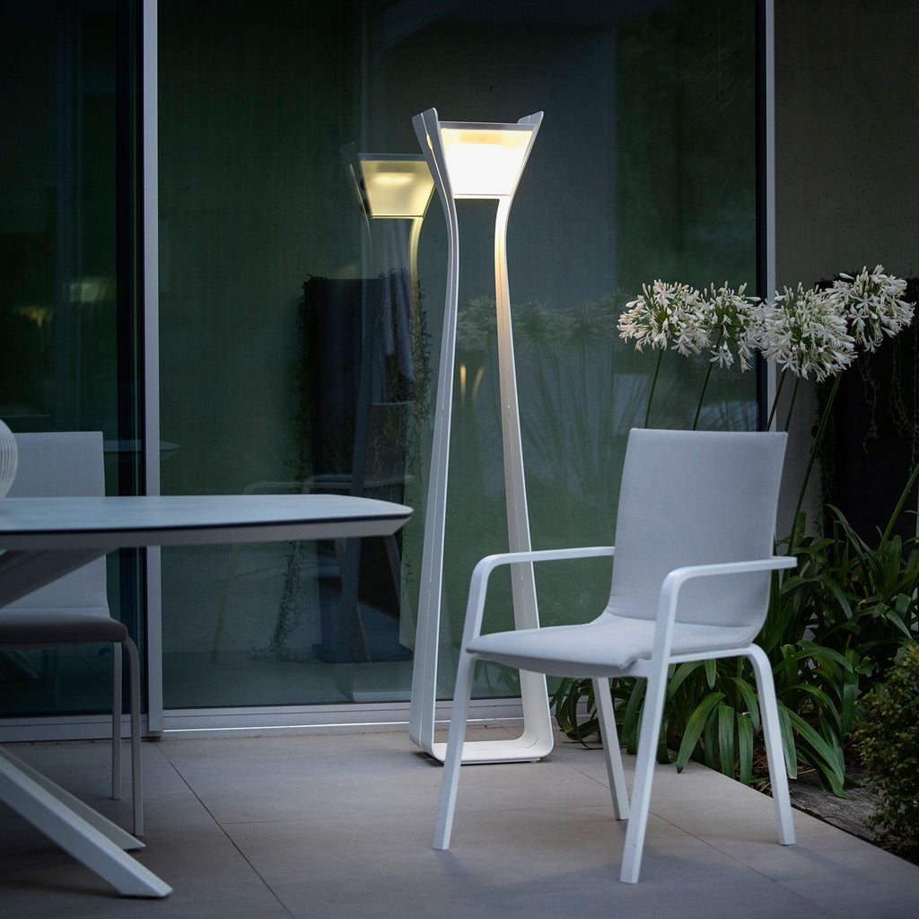 LED solcellegulvlampe Osmoz aluminium 175 cm detalj nærbilde