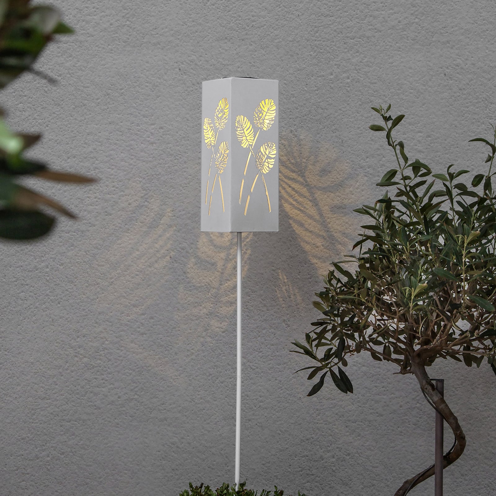 LED solcellelampe Albaleaf 2-i-1 hvit IP44 lys i mørke omgivelser