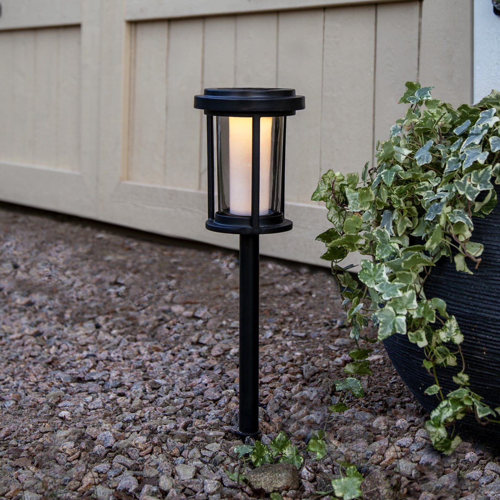 LED solcellelampe Alippa med spyd svart 44 cm varmhvit IP44 detalj