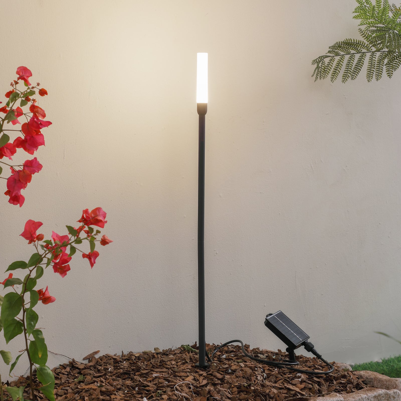 LED solcellelampe Balian med spyd aluminium IP65 forside