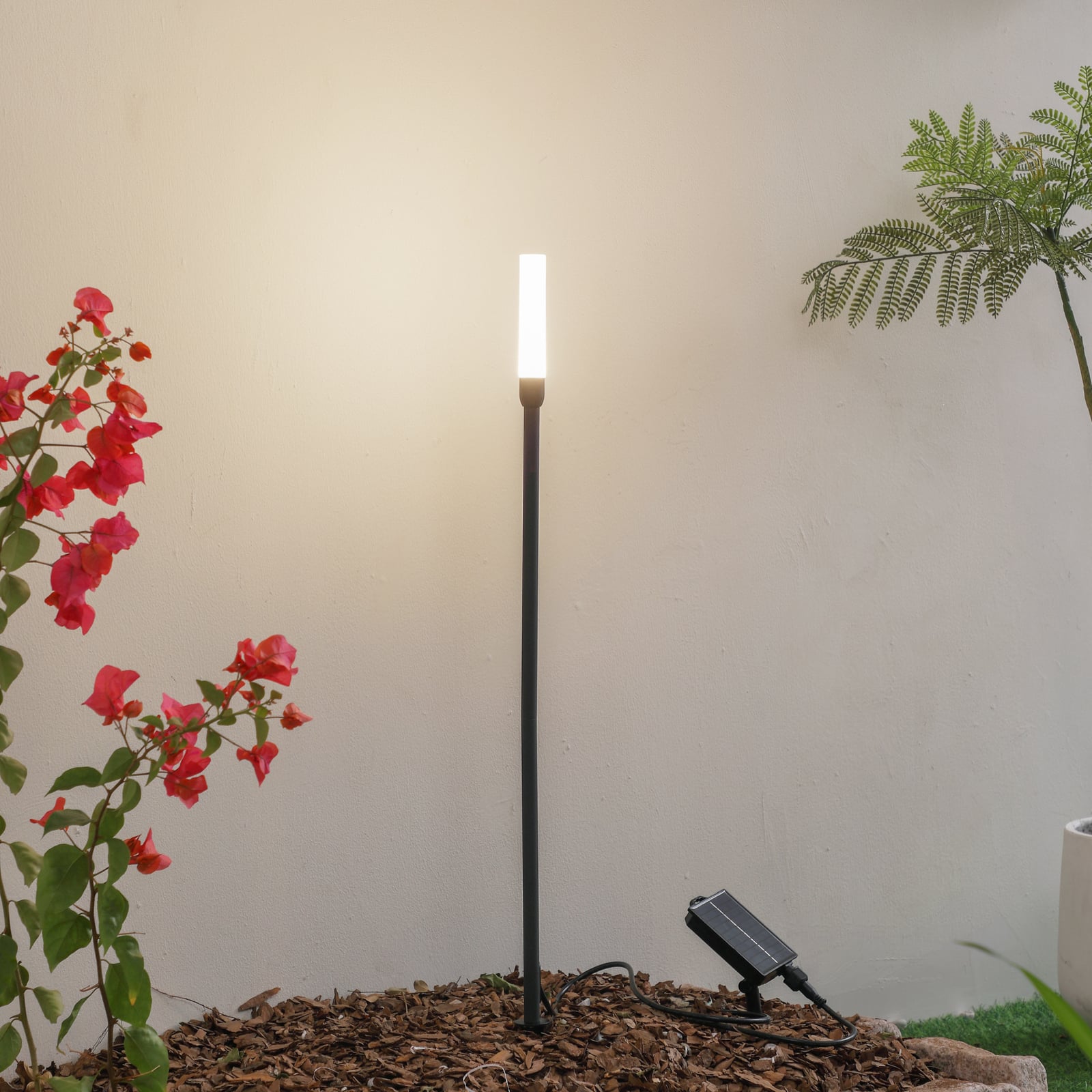 LED solcellelampe Balian med spyd aluminium IP65 bakside