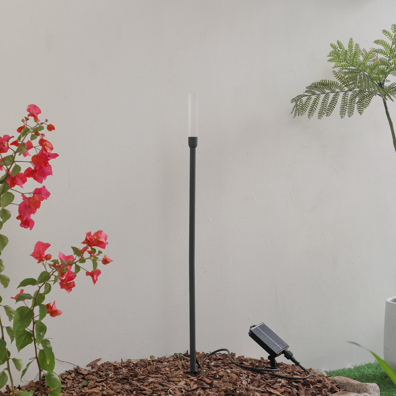 LED solcellelampe Balian med spyd aluminium IP65 detalj av spyd