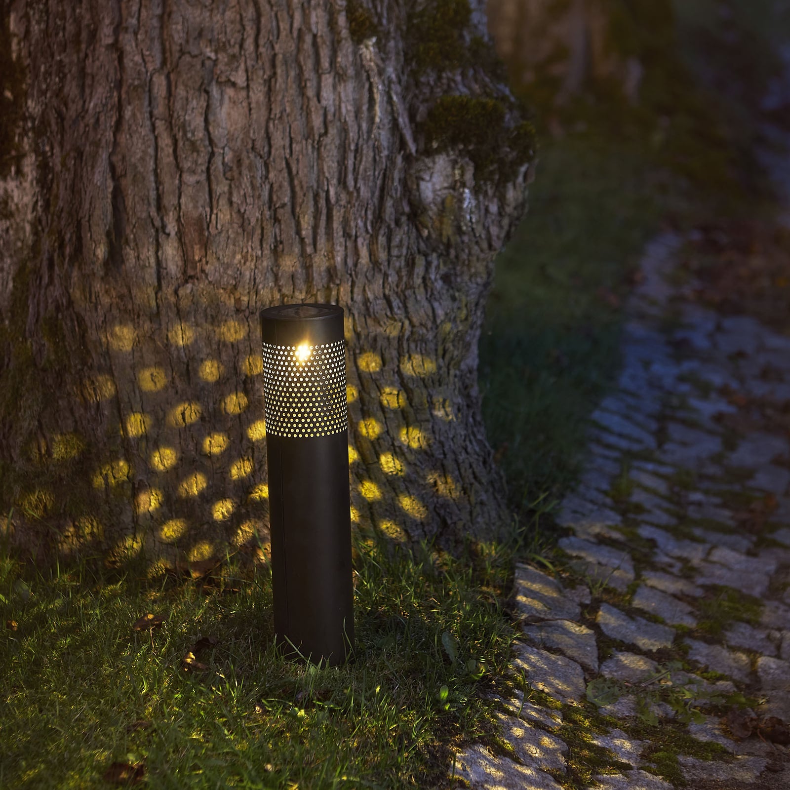 LED solcellelampe Blace svart metall med jordspyd forfra