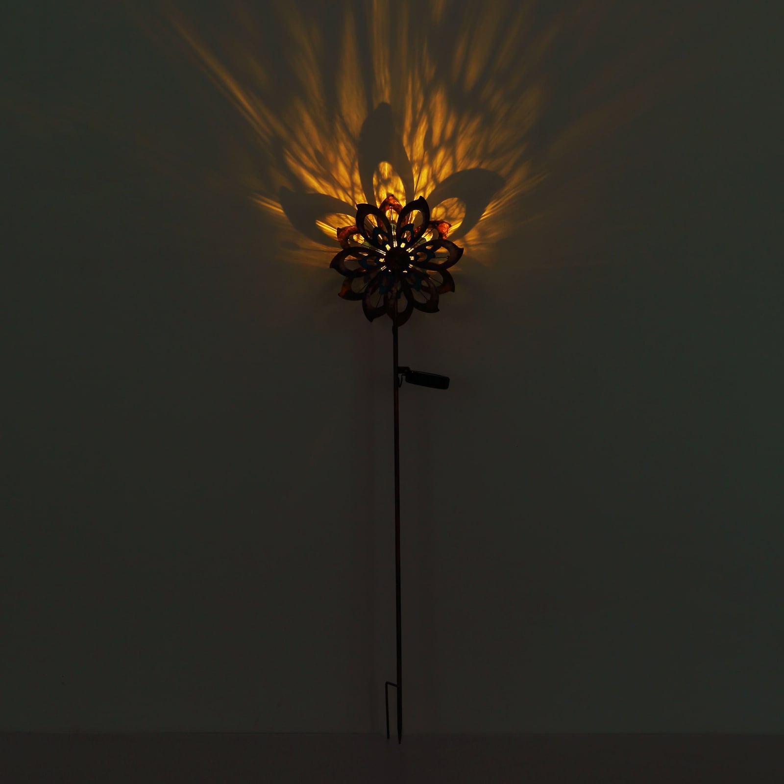 LED solcellelampe blomst vindspill metall og glass bakside