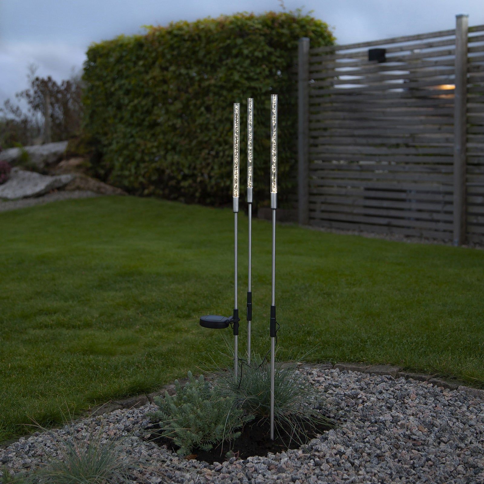LED solcellelampe Bubbly 3-sett varmhvit IP44 detalj av lampe