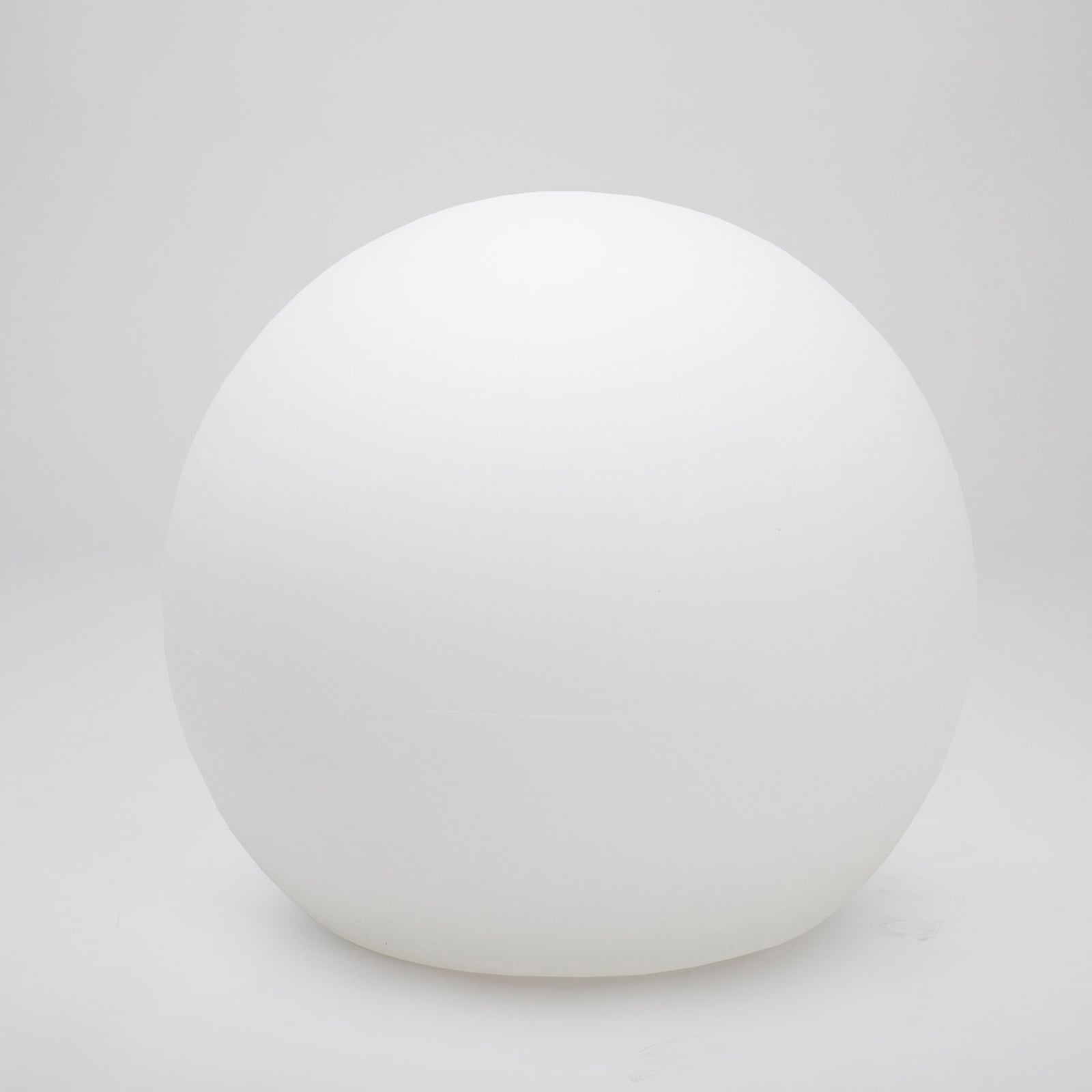 Montert LED solcellelampe Buly kule dimbar RGB IP65 Ø78 cm i hage
