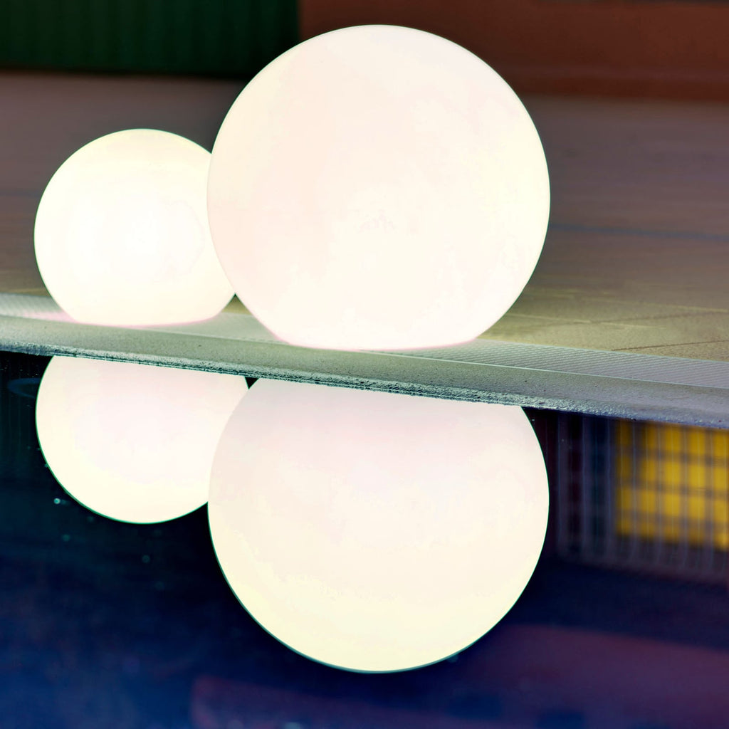 LED solcellelampe Buly kuleform dimbar Ø60 cm RGB IP65 nærbilde