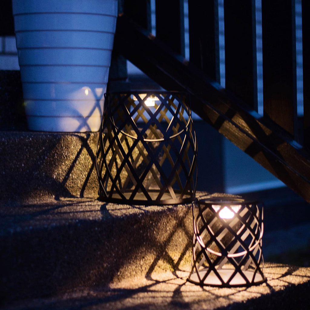 LED solcellelampe Calabria ruter svart med tennesensor